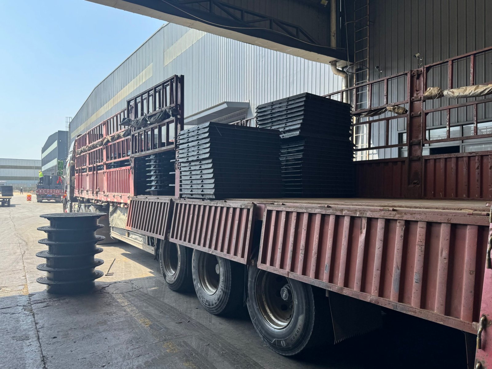 What Are the Advantages of Composite Manhole Covers?