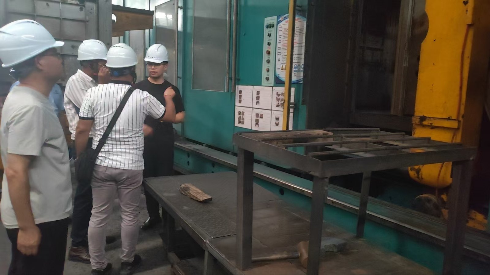 lzbmetal Manhole Covers Attract Indian Clients to Visit and Purchase with Strong Reliability